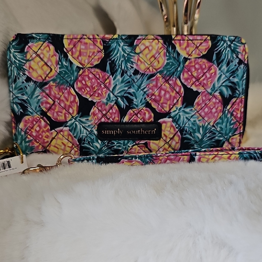 New! Simply Southern Pineapple Print Wallet - Black and Pink